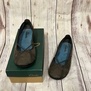 Clark’s gray suede size 8 flats